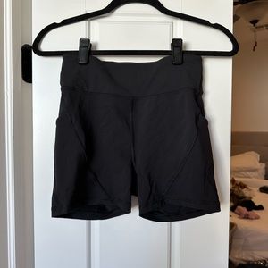 Lululemon wunder train shorts size 6